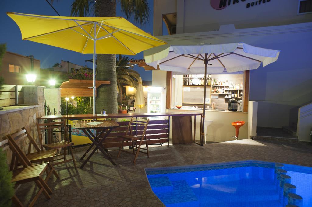 Nikolas Suites Като Дарацо Екстериор снимка