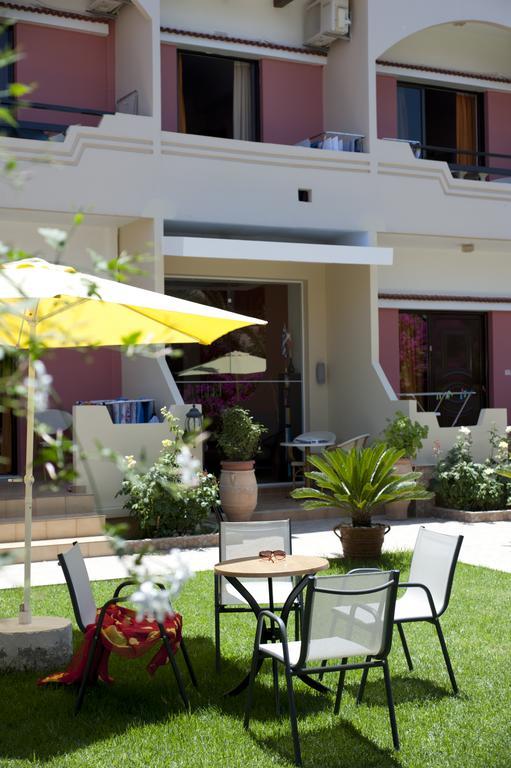 Nikolas Suites Като Дарацо Екстериор снимка