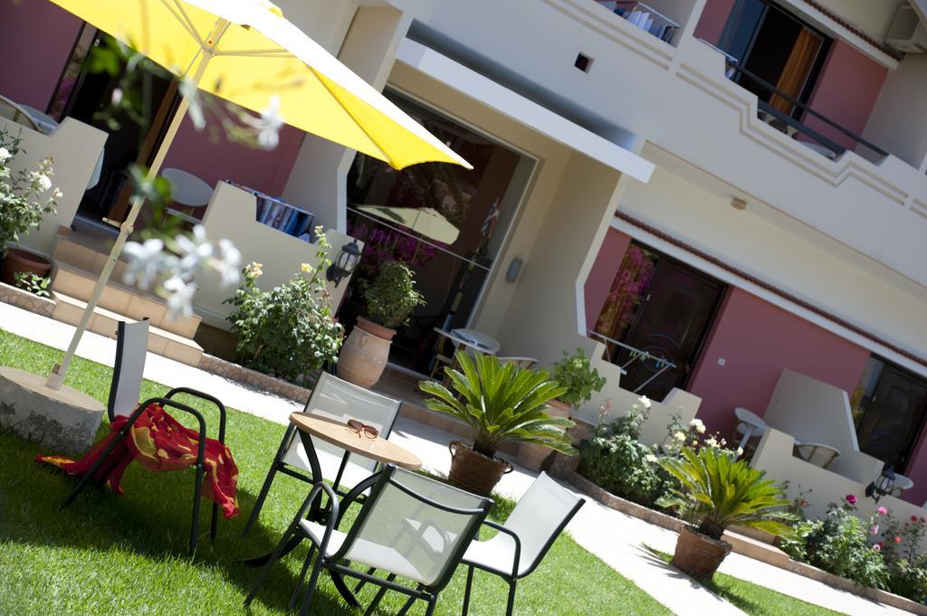 Nikolas Suites Като Дарацо Екстериор снимка