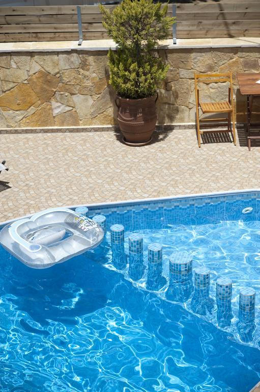 Nikolas Suites Като Дарацо Екстериор снимка